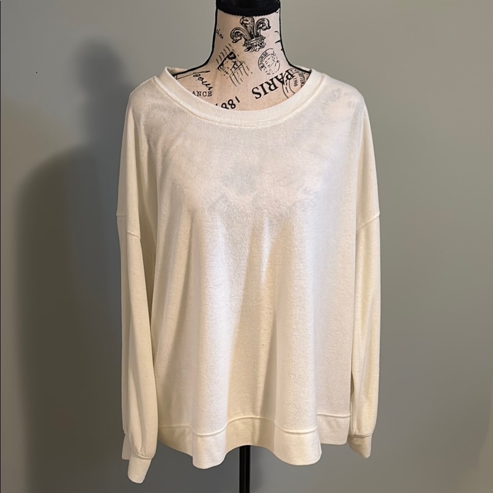 💕4/$25💕 H&M White Crew Neck Sweater